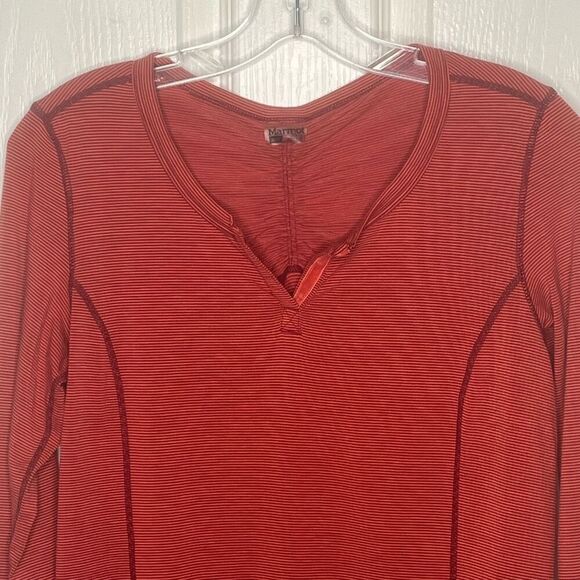 Marmot Sz M Long Sleeve Shirt Ruched Back Rust Split Vneck - Picture 2 of 13